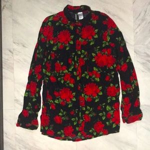 H&M Divided Black Red Sz 2 Floral Button Up Blouse